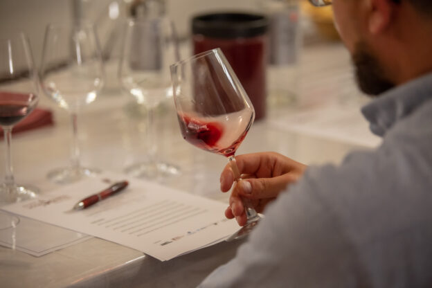 Wine&Siena 2023 aderisce all’invito di QuaViO con la Bottiglia della solidarietà